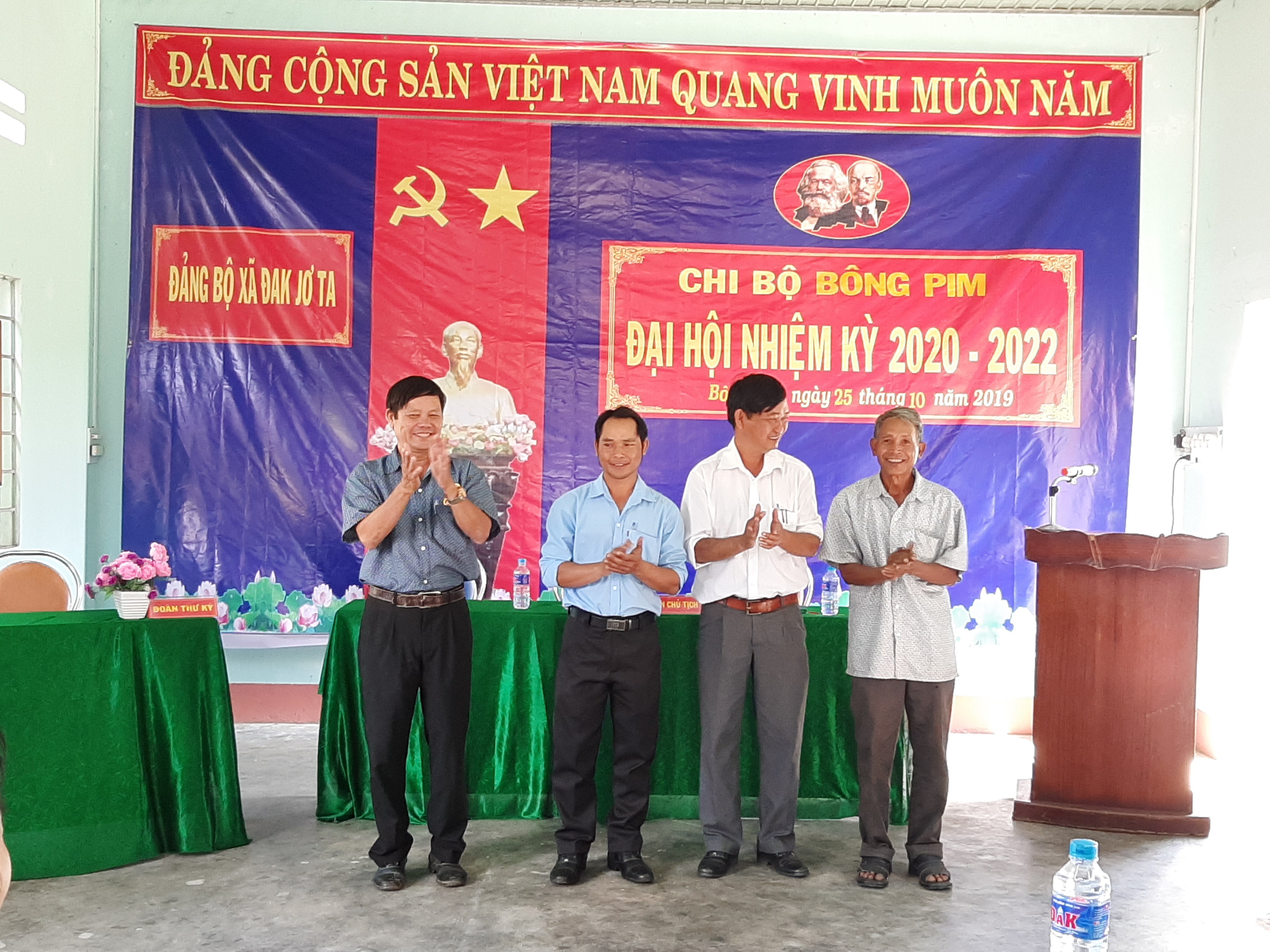 Tổ chức đại hội Chi bộ làng Bông Pim khóa 8, nhiệm kỳ 2020 - 2022