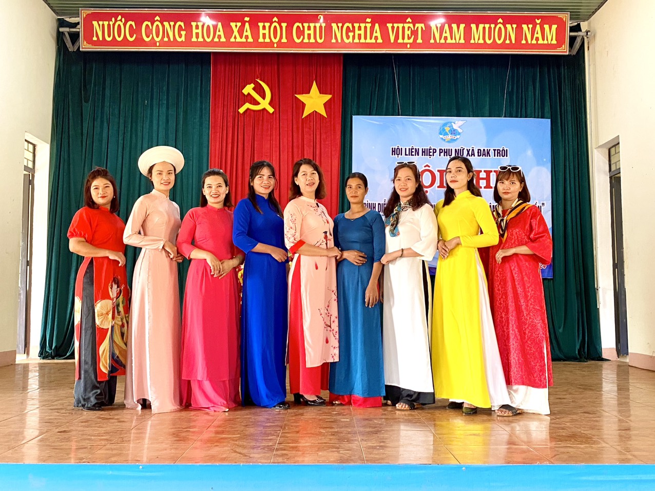 Article Hội LHPN xã Đak Trôi tổ chức Hội thi trình diễn trang phục truyền thống và mâm cơm vuối tuần