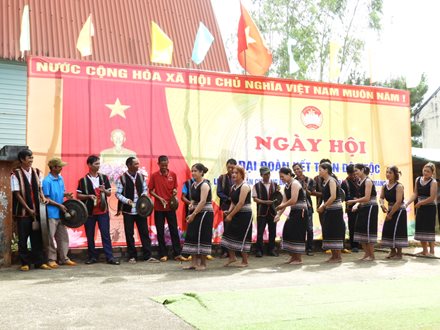 ANH-THANH-NHAT-Quang-canh-ngay-hoi-đai-đoan-ket-tai-lien-khu-dan-cu-lang-Đak-Ya-va-lang-Đak-Trok-thuoc-xa-Đak-Ya-DSCN0502.JPG ANH-THANH-NHAT-Quang-canh-ngay-hoi-đai-đoan-ket-tai-lien-khu-dan-cu-lang-Đak-Ya-va-lang-Đak-Trok-thuoc-xa-Đak-Ya-DSCN0502.JPG