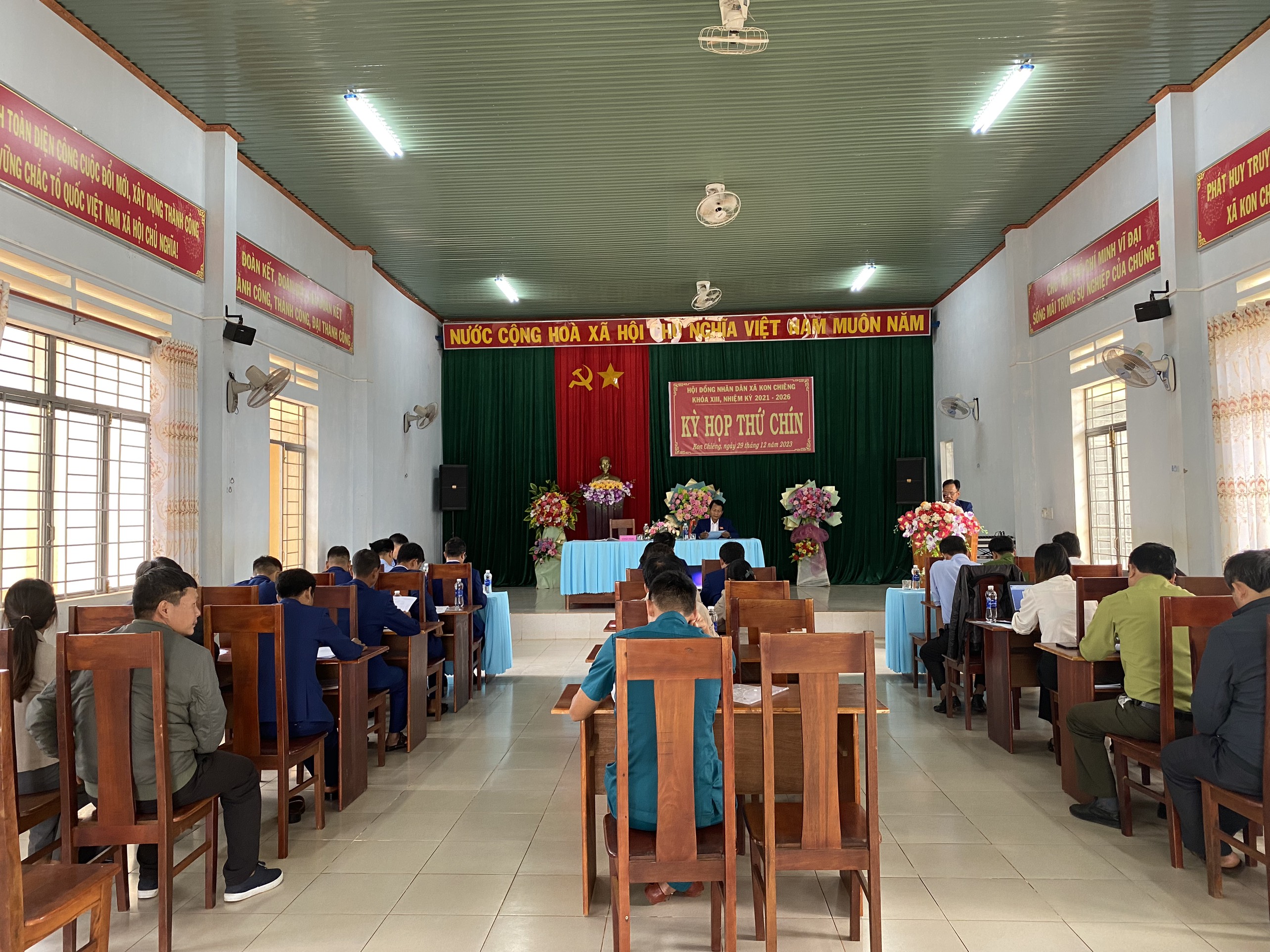 Hội đồng nhân dân xã Kon Chiêng tổ chức kỳ họp thứ chín HĐND xã khó...